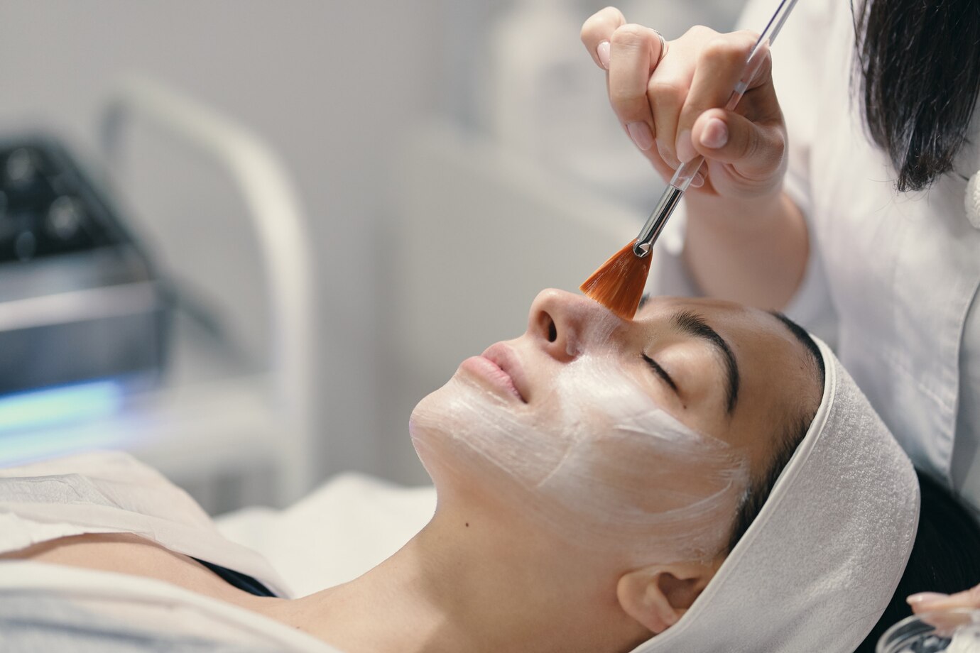 Cosmetologist in Lajpat Nagar Part- IV